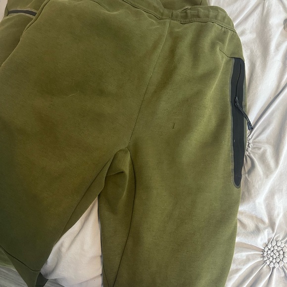 Nike Tech Forest Green Set - Picture 5 of 6